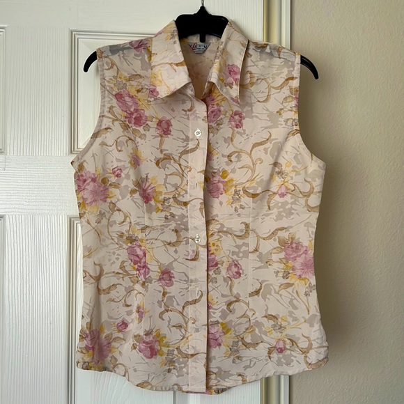 FLORAL SLEEVELESS TOP - Picture 1 of 2